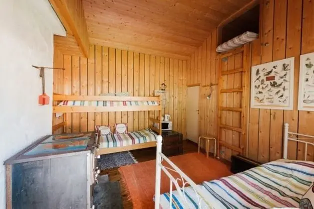 Kulübe, Ortak Banyo, Ek Bina (Summerroom, Shower in separate house)