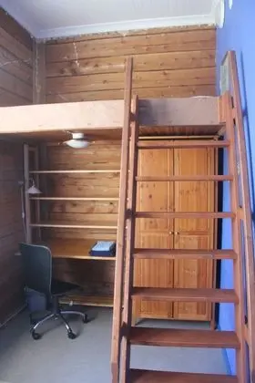Tek Büyük Yataklı Oda, Ortak Banyo (Loft Bed, Asemapaallikon kammari)
