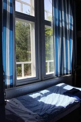 Tek Büyük Yataklı Oda, Ortak Banyo (Loft Bed, Asemapaallikon kammari)