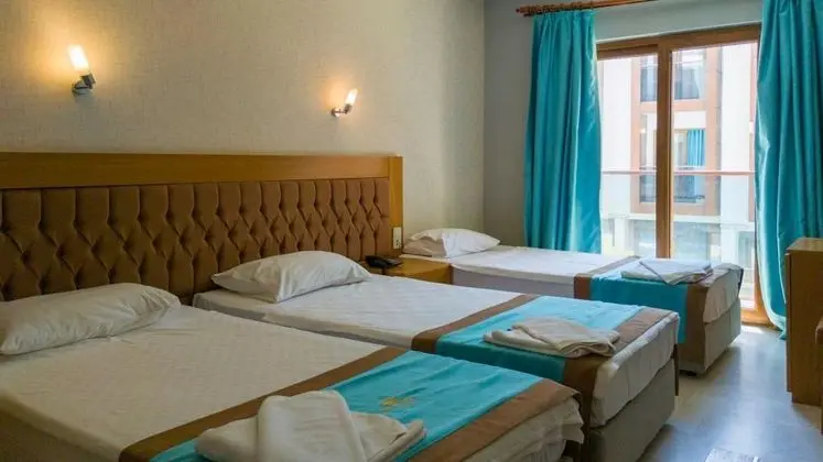 Standart Oda Balkonlu, Havuz Manzaralı, Balkonlu