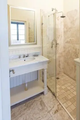 Majestic Apartment 3