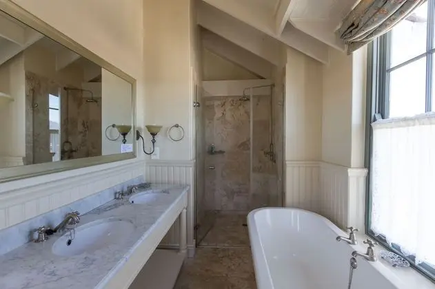Majestic Apartment 3