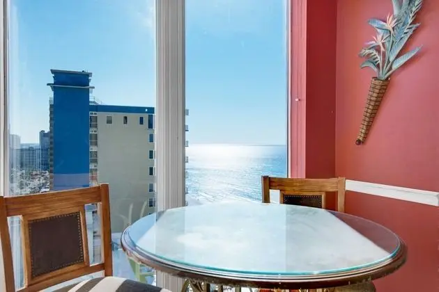 Daire (Majestic Beach Resort Tower II 1709 ()
