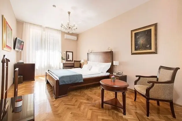 Tek Büyük Yataklı Oda