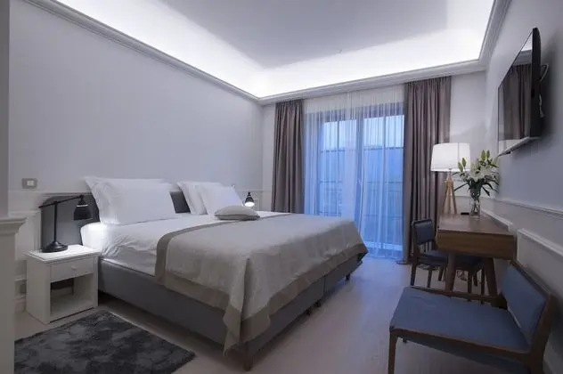Tek Büyük veya İki Ayrı Yataklı Oda, Deniz Manzaralı