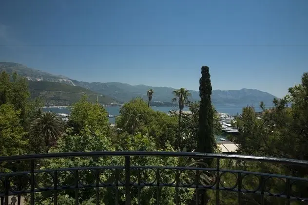Tek Büyük veya İki Ayrı Yataklı Oda, Deniz Manzaralı
