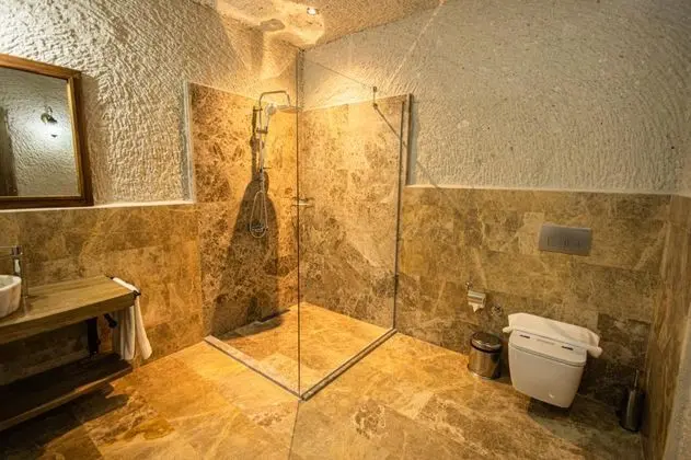 Deluxe Cave