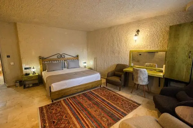 Deluxe Cave