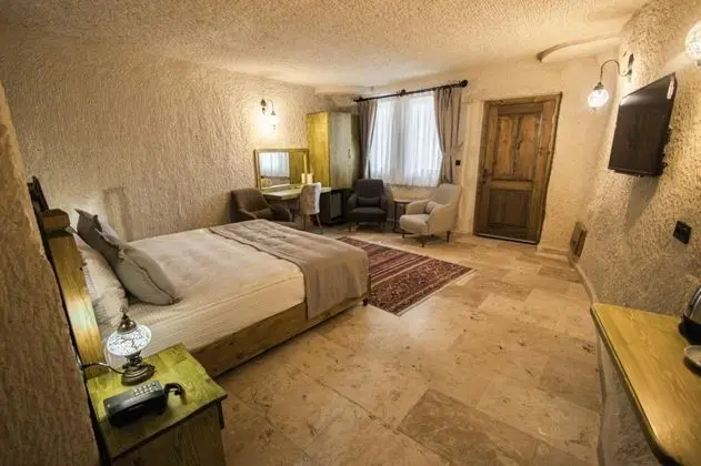 Deluxe Cave