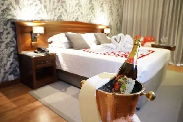 Skyline Economy Room