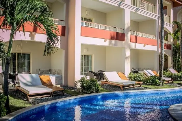Majestic Junior Suite with Indoor and Outdoor Jacuzzi, Pool Access