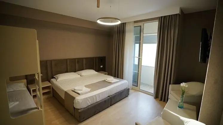 Dört Kişilik Oda, Kısmi Deniz Manzaralı