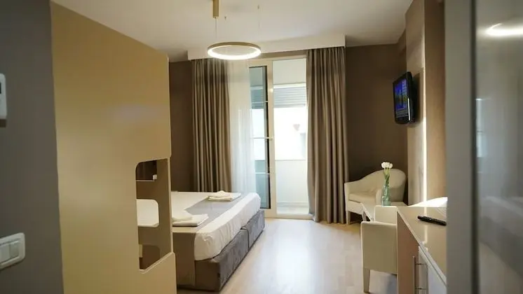 Dört Kişilik Oda, Kısmi Deniz Manzaralı