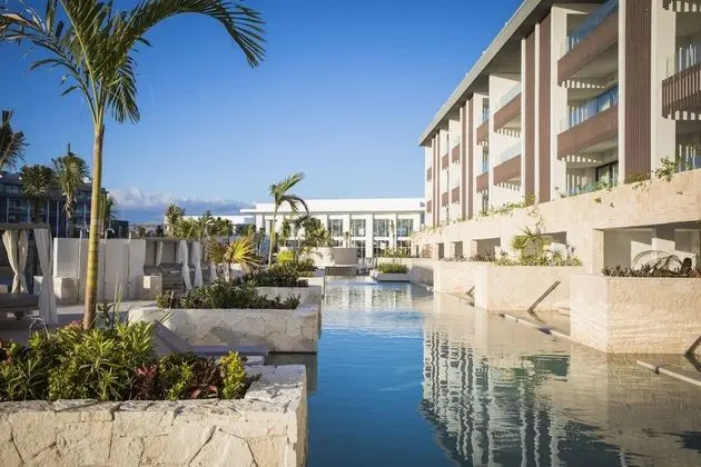 Elegance Club Majestic Jr Suite Swim Up