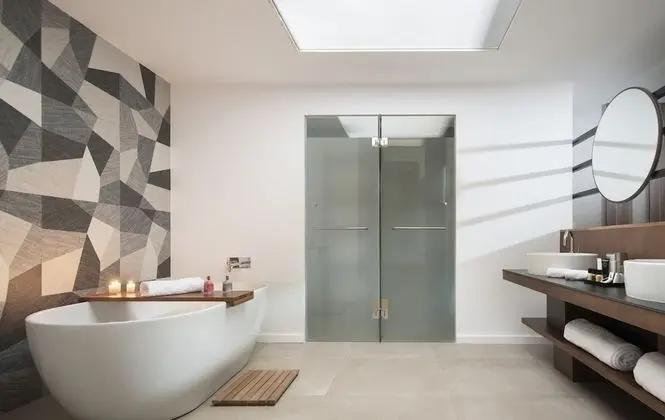 Elegance Club Majestic Jr Suite Swim Up