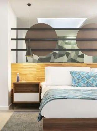 Majestic Jr Suite Swim Up