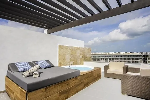 Sky View Suite Rooftop With Outdoor Jacuzzi