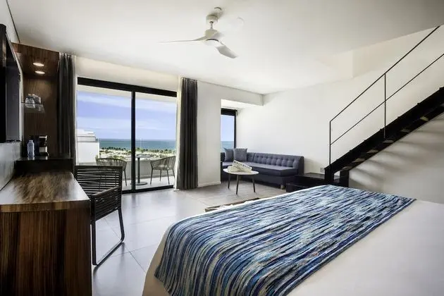 Sky View Suite Rooftop With Outdoor Jacuzzi