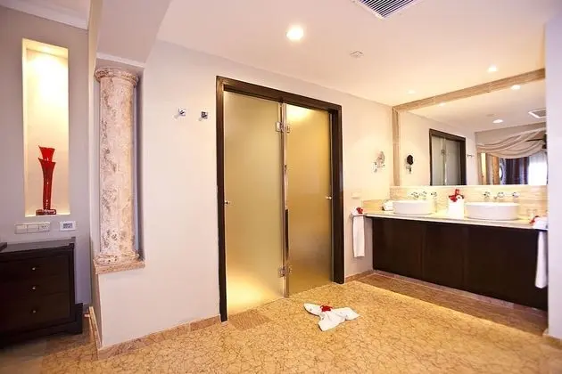 Elegance Club Junior Suite with Jacuzz - Adults Only