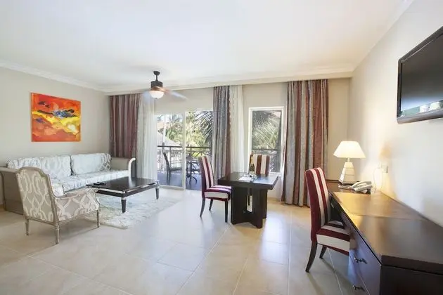 One Bedroom Suite with Jacuzzi