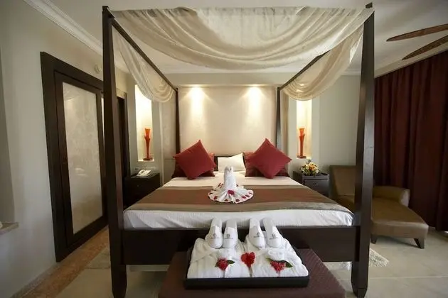 One Bedroom Suite with Jacuzzi