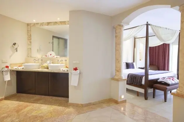 One Bedroom Suite with Jacuzzi