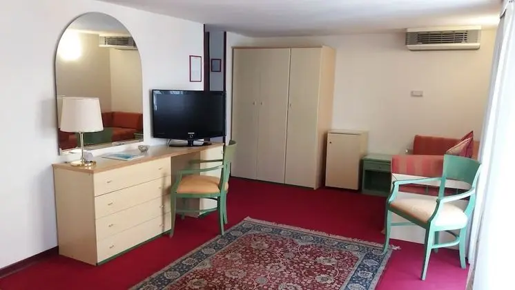 Junior Süit, Kısmi Deniz Manzaralı