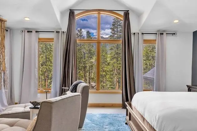 Ev, Birden Çok Yatak (Majestic Lodge Retreat Amenities & Vi)