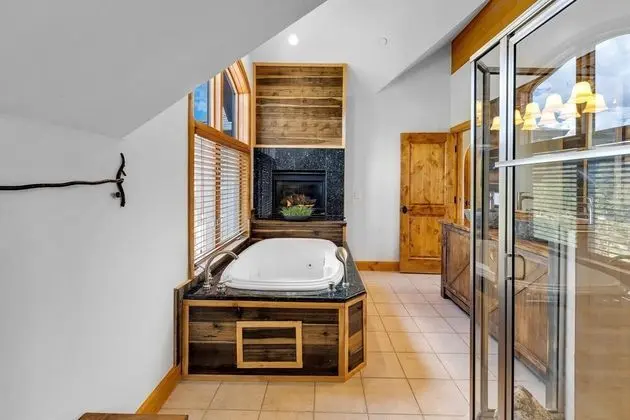 Ev, Birden Çok Yatak (Majestic Lodge Retreat Amenities & Vi)