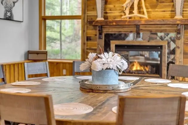 Ev, Birden Çok Yatak (Majestic Lodge Retreat Amenities & Vi)