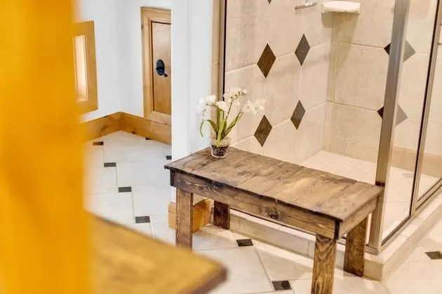 Ev, Birden Çok Yatak (Majestic Lodge Retreat Amenities & Vi)