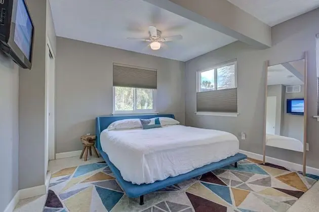 Ev (Majestic Mid-Century Modern Pool Home)