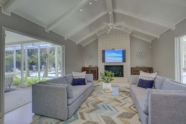 Ev (Majestic Mid-Century Modern Pool Home)