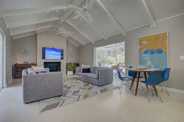 Ev (Majestic Mid-Century Modern Pool Home)