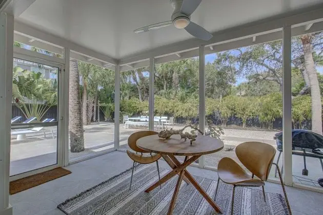 Ev (Majestic Mid-Century Modern Pool Home)
