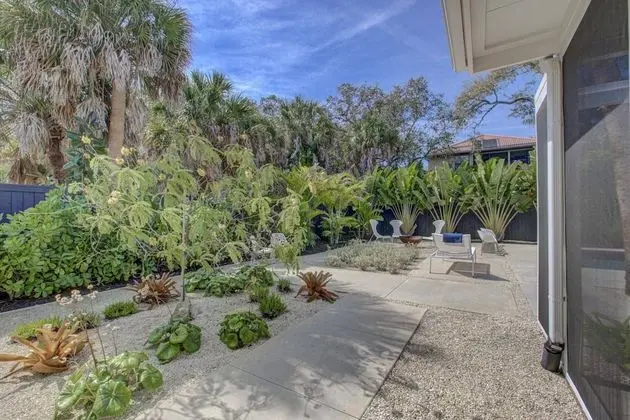 Ev (Majestic Mid-Century Modern Pool Home)