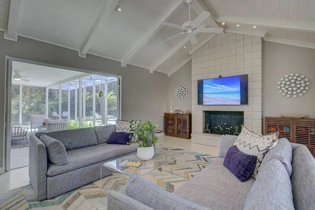 Ev (Majestic Mid-Century Modern Pool Home)