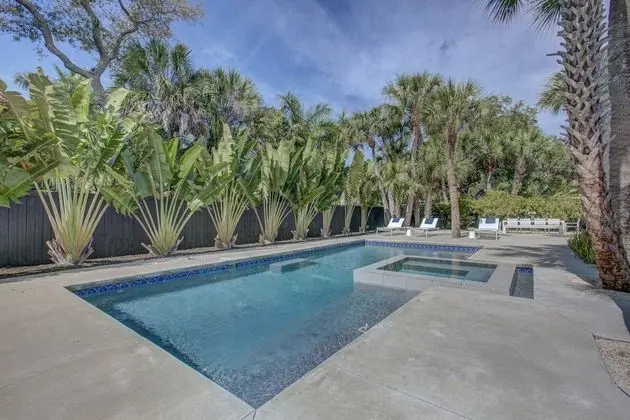Ev (Majestic Mid-Century Modern Pool Home)