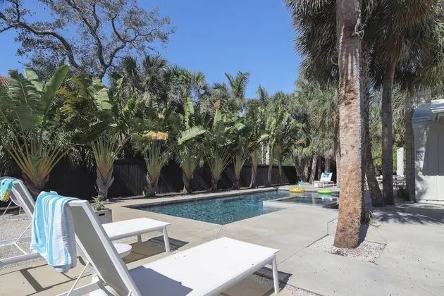 Ev (Majestic Mid-Century Modern Pool Home)