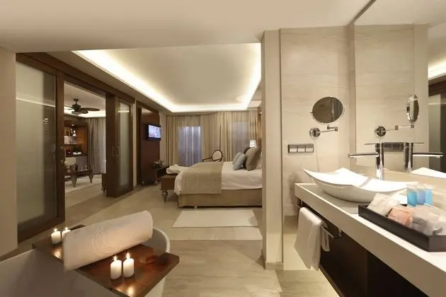 Mirage Club One Bedroom Suite With Jacuzzi - Adults Only