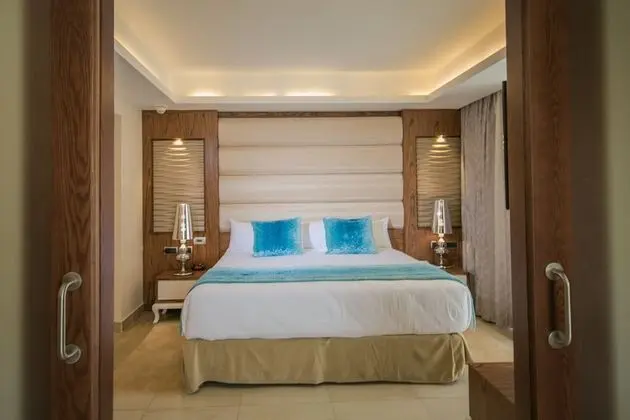 Mirage Club One Bedroom Suite With Jacuzzi - Adults Only
