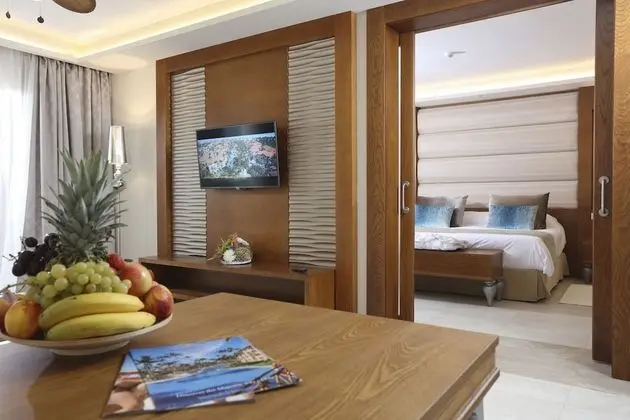 Mirage Club One Bedroom Suite With Jacuzzi - Adults Only