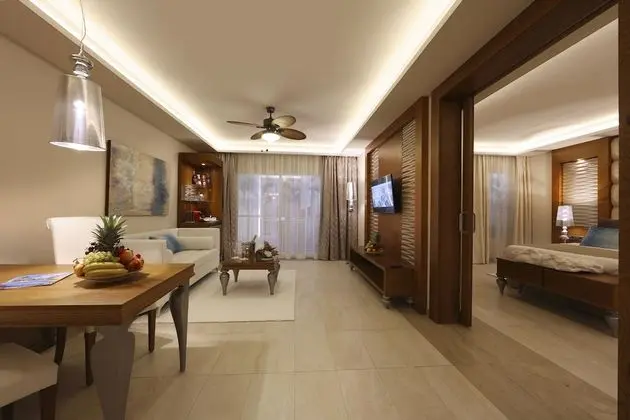 Mirage Club One Bedroom Suite With Jacuzzi - Adults Only