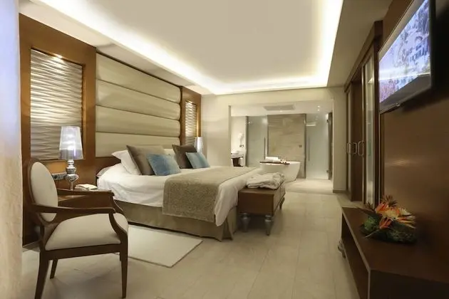 One Bedroom Suite With Jacuzzi