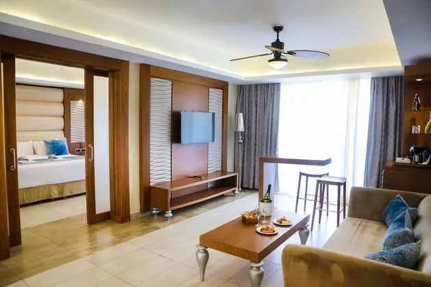 One Bedroom Suite With Jacuzzi