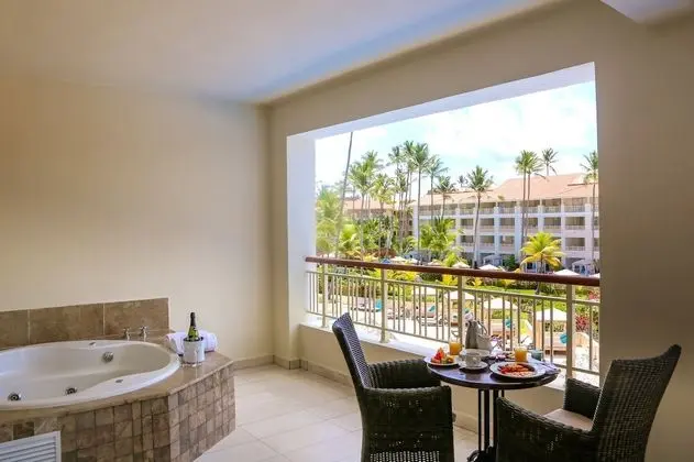 One Bedroom Suite With Jacuzzi