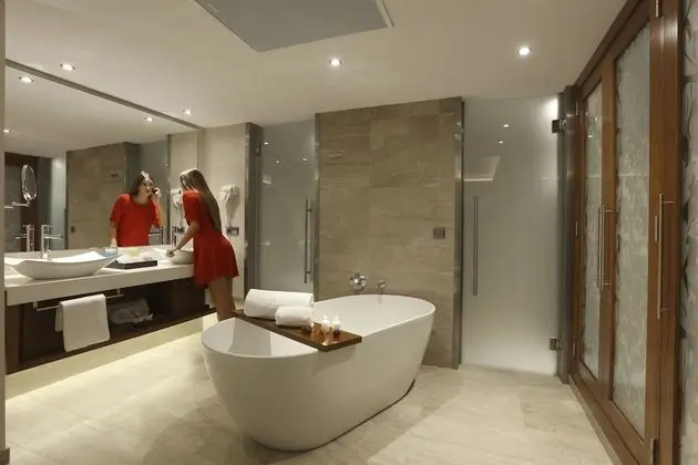 One Bedroom Suite With Jacuzzi