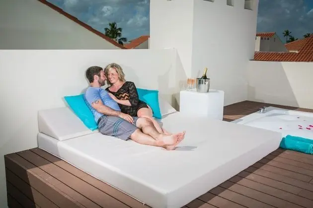 Sky View Suite Roof Top with Outdoor Jacuzzi