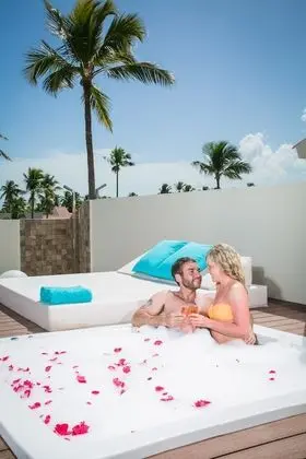 Sky View Suite Roof Top with Outdoor Jacuzzi