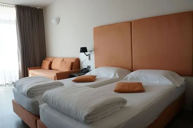 Design İki Ayrı Yataklı Oda, Havuz Kenarı